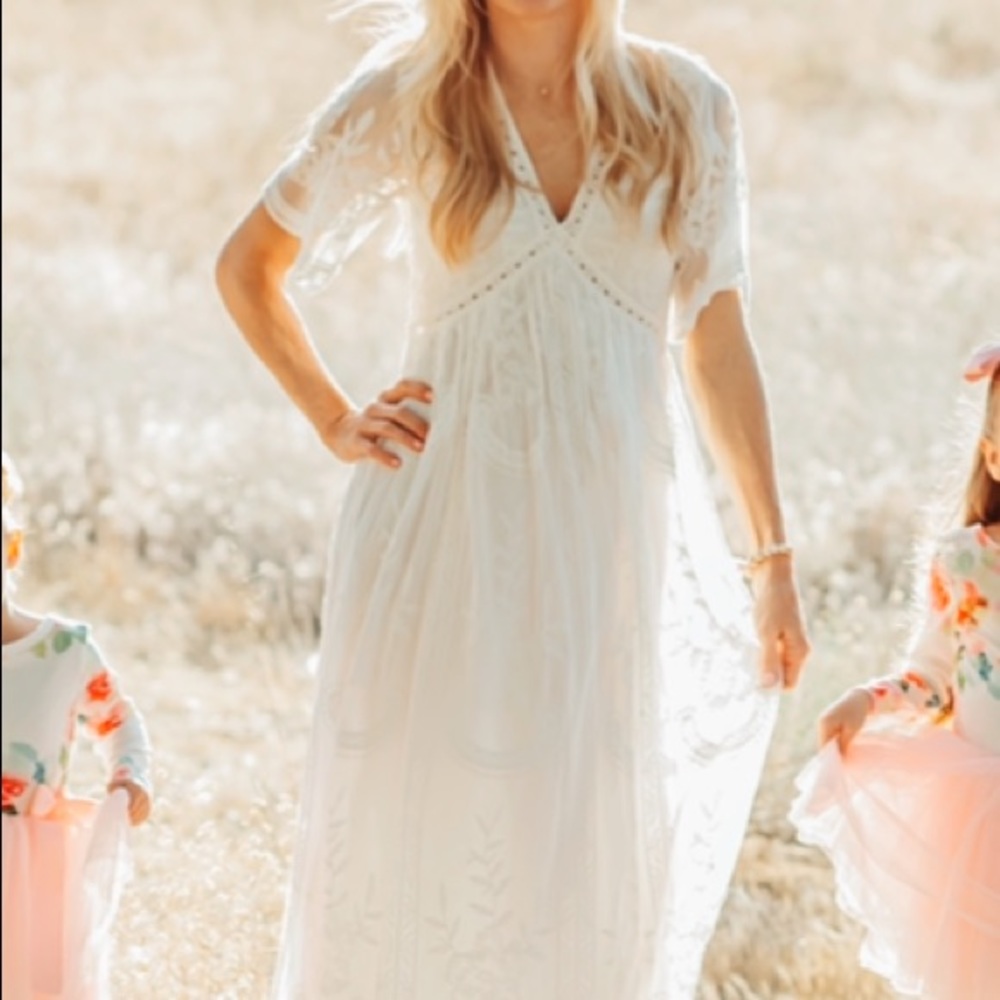 PinkBlush white lace dress. Size small, lined.